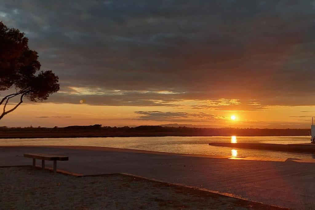 Sunsetmare Vacational Apartment Roses Eksteriør billede